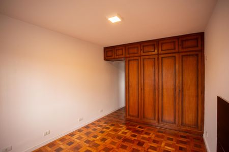 Casa à venda com 256m², 3 quartos e 2 vagasSuíte