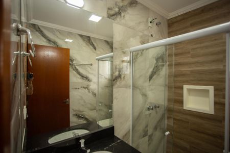 Casa à venda com 256m², 3 quartos e 2 vagasBanheiro