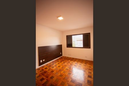 Casa à venda com 256m², 3 quartos e 2 vagasSuíte