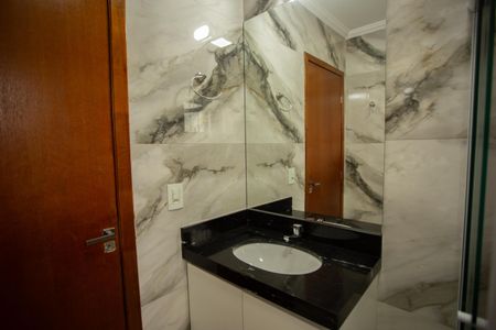 Casa à venda com 256m², 3 quartos e 2 vagasBanheiro