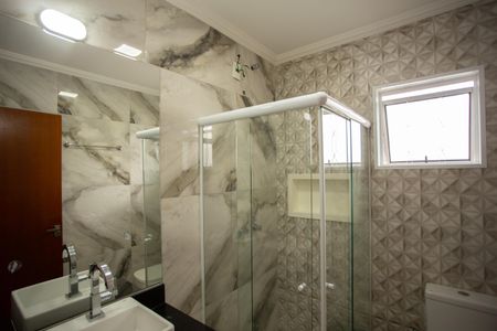 Casa à venda com 256m², 3 quartos e 2 vagasBanheiro da Suíte