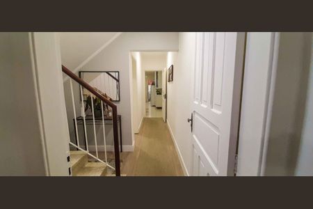 Casa à venda com 200m², 4 quartos e 2 vagasCorredor