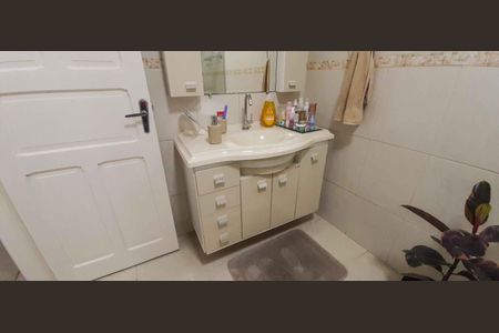 Casa à venda com 200m², 4 quartos e 2 vagasBanheiro debaixo