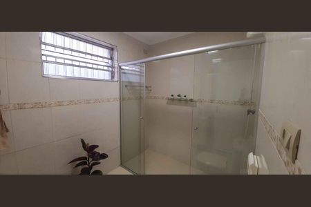 Casa à venda com 200m², 4 quartos e 2 vagasBanheiro debaixo