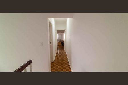 Casa à venda com 200m², 4 quartos e 2 vagasCorredor