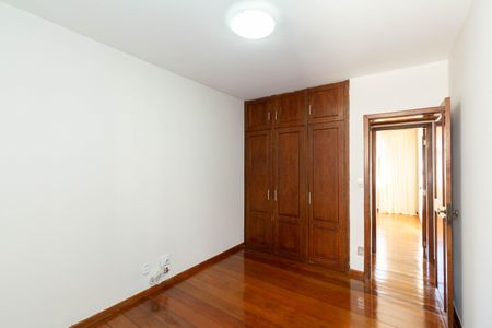 Apartamento para alugar com 180m², 5 quartos e 2 vagasQuarto