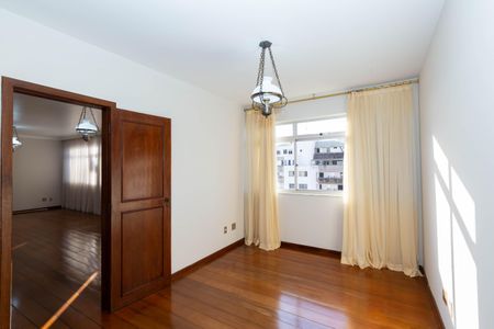 Apartamento para alugar com 180m², 5 quartos e 2 vagasSala
