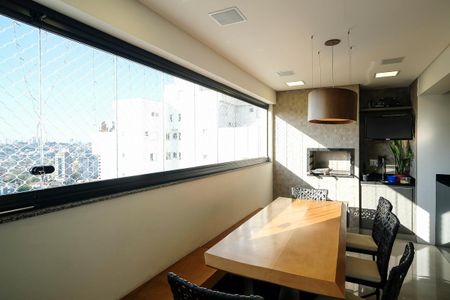 Apartamento à venda com 200m², 3 quartos e 4 vagasCozinha