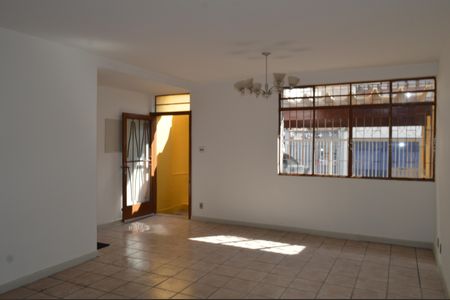 Casa à venda com 111m², 3 quartos e 2 vagasSala 