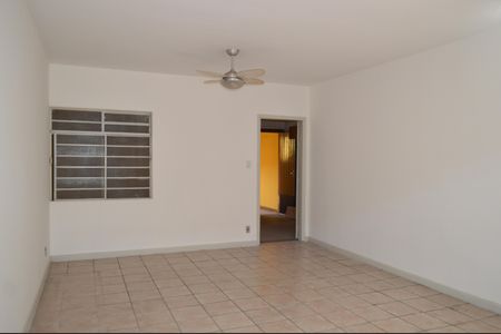 Casa à venda com 111m², 3 quartos e 2 vagasSala 