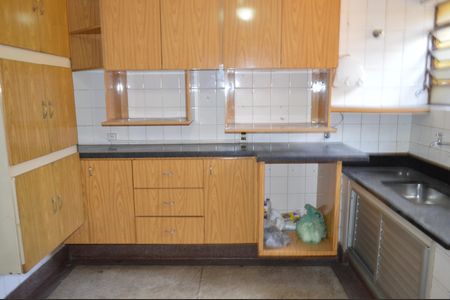 Casa à venda com 111m², 3 quartos e 2 vagasCozinha 