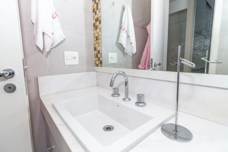 Apartamento à venda com 140m², 3 quartos e 3 vagasBanheiro da Suíte 2