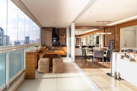 Apartamento à venda com 140m², 3 quartos e 3 vagasVaranda