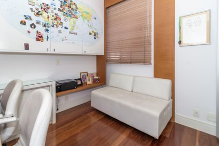 Apartamento à venda com 140m², 3 quartos e 3 vagasSuíte 3