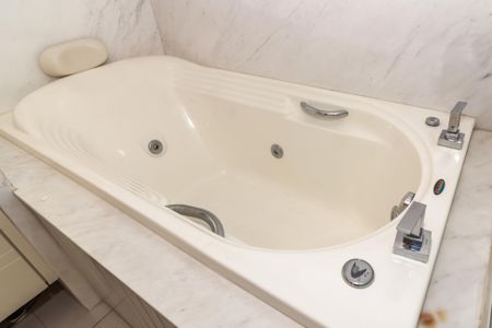 Apartamento à venda com 140m², 3 quartos e 3 vagasBanheiro da Suíte 1