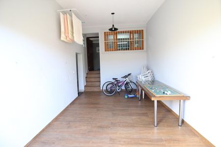 Casa à venda com 125m², 3 quartos e 2 vagasSalão churrasqueÁrea de Serviçora