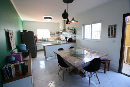 Casa à venda com 125m², 3 quartos e 2 vagasCozinha