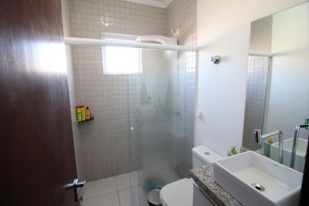 Casa à venda com 125m², 3 quartos e 2 vagasBanheiro