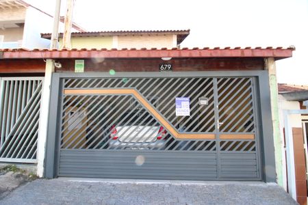 Casa à venda com 125m², 3 quartos e 2 vagasFachada