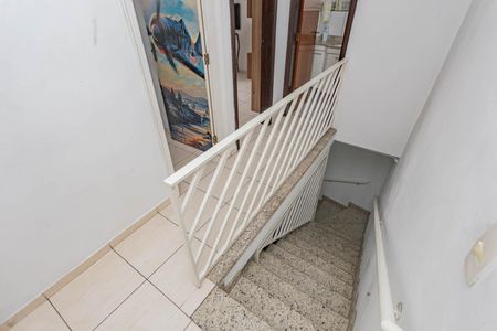Casa à venda com 110m², 3 quartos e 2 vagasEscada