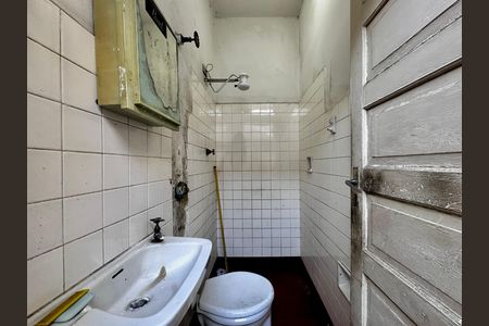 Banheiro de Serviço de casa à venda com 6 quartos, 1000m² em Vila Cordeiro, São Paulo