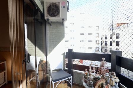 Apartamento para alugar com 158m², 3 quartos e 1 vaga Apartamento para alugar com 158m², 3 quartos e 1 vagaVaranda