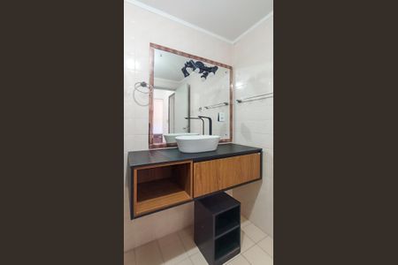 Banheiro de apartamento à venda com 1 quarto, 50m² em Glória, Porto Alegre