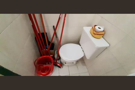 Casa à venda com 125m², 2 quartos e 2 vagas Casa à venda com 125m², 2 quartos e 2 vagasBanheiro da Área de Serviço