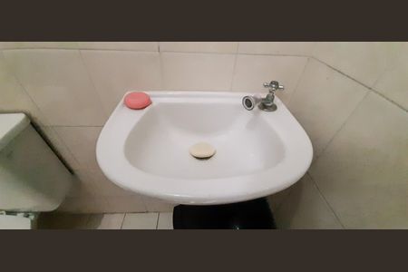 Casa à venda com 125m², 2 quartos e 2 vagas Casa à venda com 125m², 2 quartos e 2 vagasBanheiro da Área de Serviço