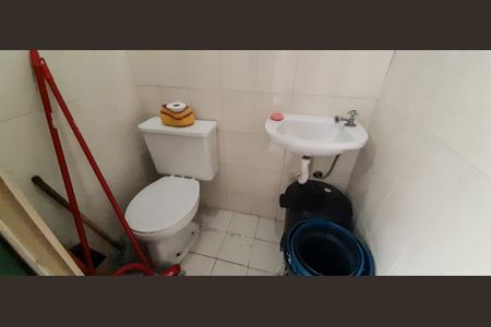 Casa à venda com 125m², 2 quartos e 2 vagas Casa à venda com 125m², 2 quartos e 2 vagasBanheiro da Área de Serviço