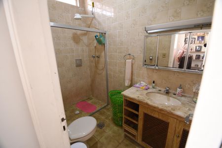 Casa à venda com 340m², 4 quartos e 3 vagasBanheiro 1