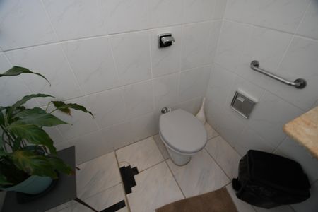 Casa à venda com 340m², 4 quartos e 3 vagasBanheiro 2