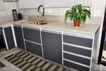 Casa à venda com 160m², 3 quartos e 3 vagas Casa à venda com 160m², 3 quartos e 3 vagasCozinha