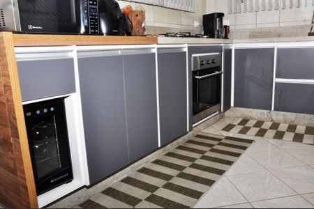 Casa à venda com 160m², 3 quartos e 3 vagas Casa à venda com 160m², 3 quartos e 3 vagasCozinha