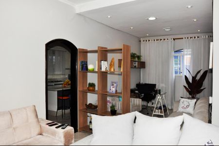 Casa à venda com 160m², 3 quartos e 3 vagas Casa à venda com 160m², 3 quartos e 3 vagasSala