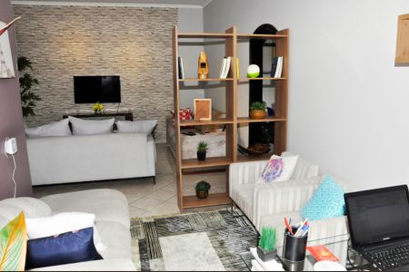 Casa à venda com 160m², 3 quartos e 3 vagas Casa à venda com 160m², 3 quartos e 3 vagasSala