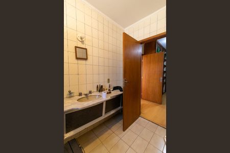 Casa à venda com 298m², 4 quartos e 4 vagasBanheiro do Quarto 1