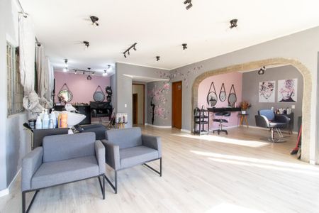 Casa à venda com 298m², 4 quartos e 4 vagasSala