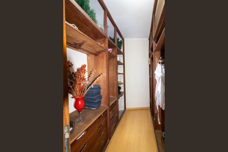 Casa à venda com 298m², 4 quartos e 4 vagasCloset do quarto 1