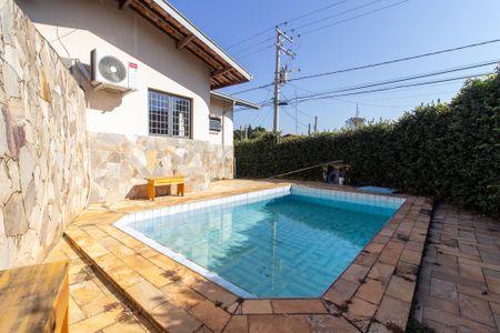 Casa à venda com 298m², 4 quartos e 4 vagasPiscina