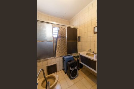 Casa à venda com 298m², 4 quartos e 4 vagasBanheiro do Quarto 1