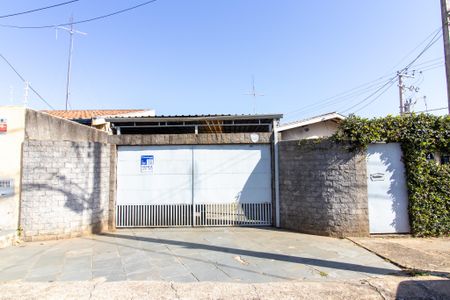 Casa à venda com 298m², 4 quartos e 4 vagasFachada