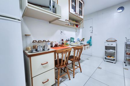 Apartamento à venda com 133m², 3 quartos e 2 vagas Apartamento à venda com 133m², 3 quartos e 2 vagasCozinha