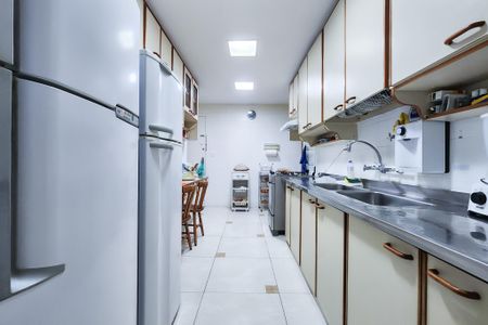 Apartamento à venda com 133m², 3 quartos e 2 vagas Apartamento à venda com 133m², 3 quartos e 2 vagasCozinha