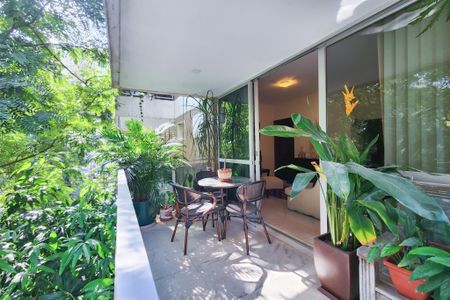 Apartamento à venda com 133m², 3 quartos e 2 vagas Apartamento à venda com 133m², 3 quartos e 2 vagasVaranda da Sala