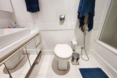 Apartamento à venda com 133m², 3 quartos e 2 vagas Apartamento à venda com 133m², 3 quartos e 2 vagasBanheiro social