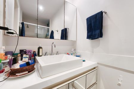 Apartamento à venda com 133m², 3 quartos e 2 vagas Apartamento à venda com 133m², 3 quartos e 2 vagasBanheiro social