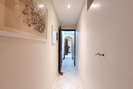 Apartamento à venda com 133m², 3 quartos e 2 vagas Apartamento à venda com 133m², 3 quartos e 2 vagasCorredor