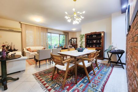 Apartamento à venda com 133m², 3 quartos e 2 vagas Apartamento à venda com 133m², 3 quartos e 2 vagasSala