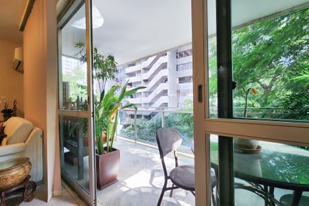 Apartamento à venda com 133m², 3 quartos e 2 vagas Apartamento à venda com 133m², 3 quartos e 2 vagasVaranda da Sala